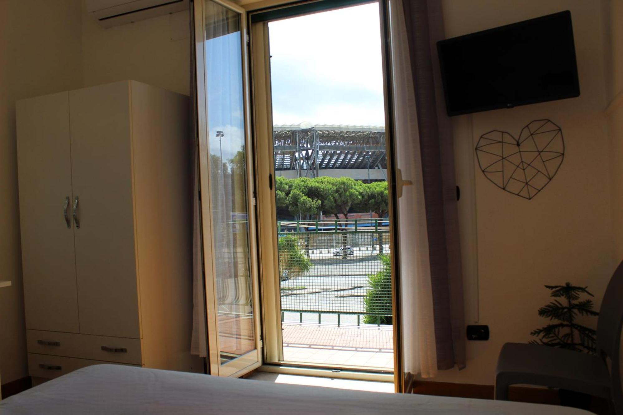 Apartment Punto Felice Stadio - Fuorigrotta Centro - *